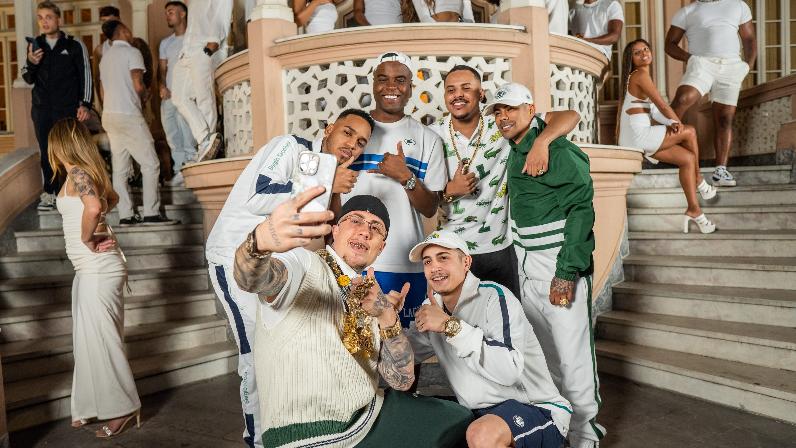 AVISA LÁ 4 entra no Top 1 nas músicas em alta do Youtube Brasil