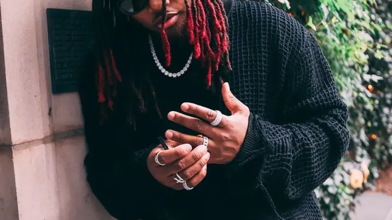 Leon Thomas acumula seis indicações ao Grammy 2026 após trajetória de ator infantil