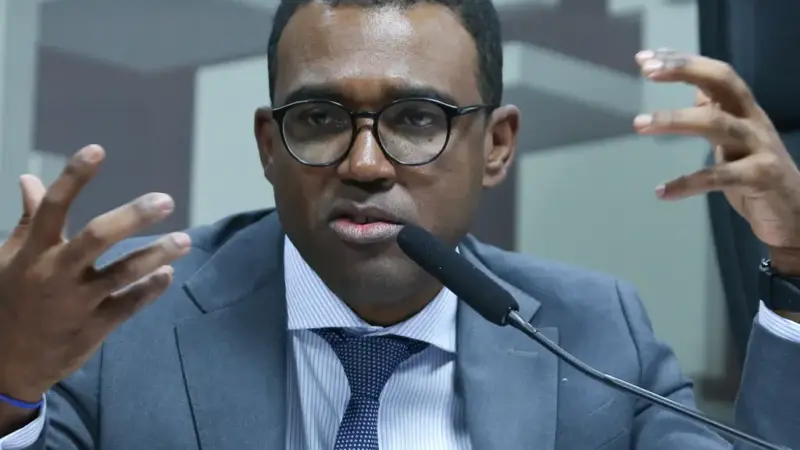 Conselheiros do BRB questionam diretor do BC sobre pedido de compra de carteiras do Master