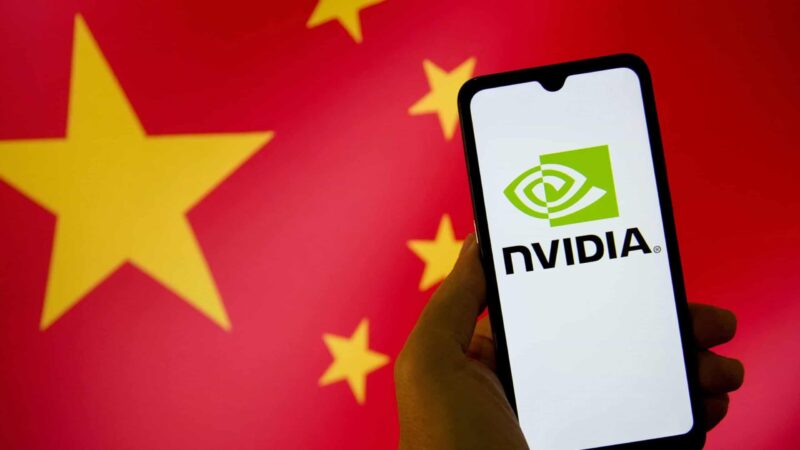China autoriza importação de lote inicial de chips H200 da Nvidia