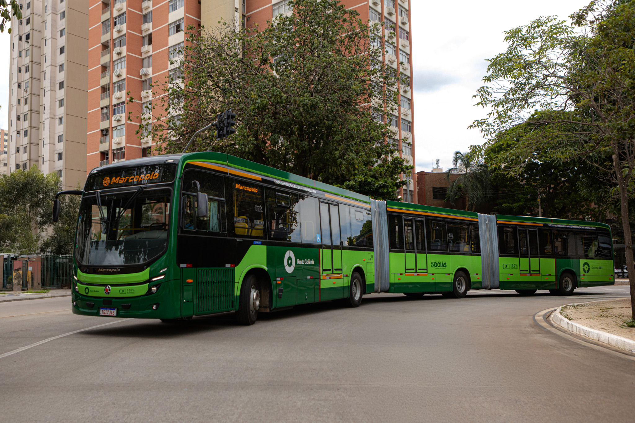 Goiás investe R$ 2 bilhões no BRT e inaugura ônibus elétricos biarticulados inéditos