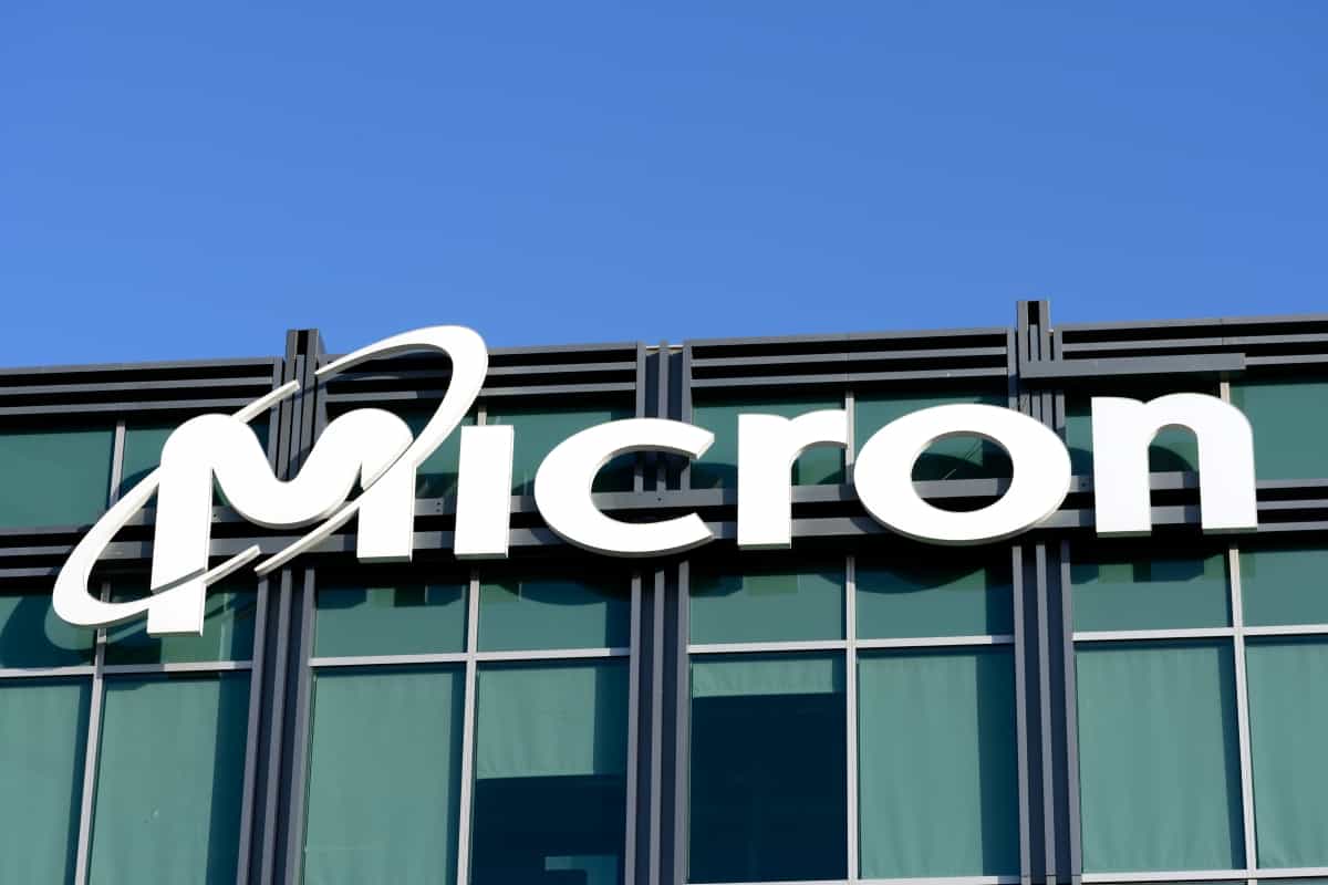 Avanço da IA provoca escassez global de chips de memória, mas fabricantes mantêm cautela