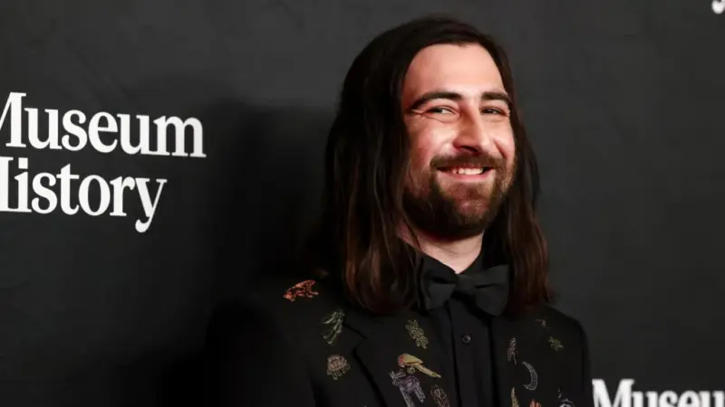 Guia de lançamentos musicais desta sexta: Noah Kahan, Labrinth, Cannons e mais