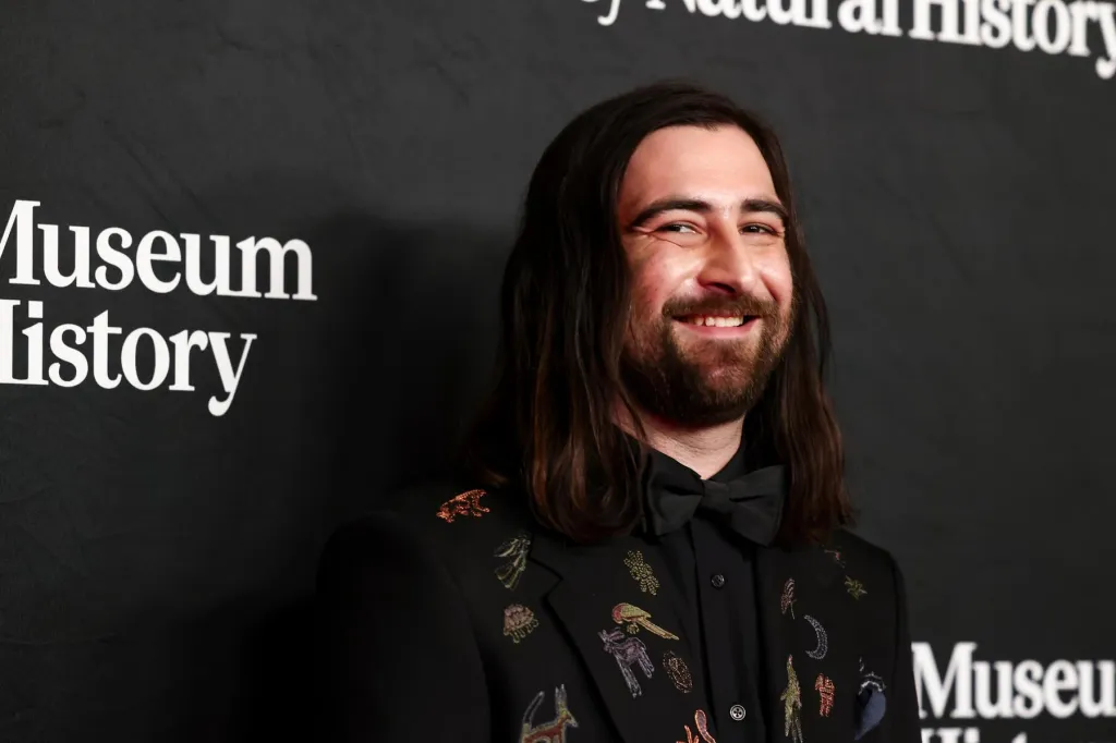 Guia de lançamentos musicais desta sexta: Noah Kahan, Labrinth, Cannons e mais