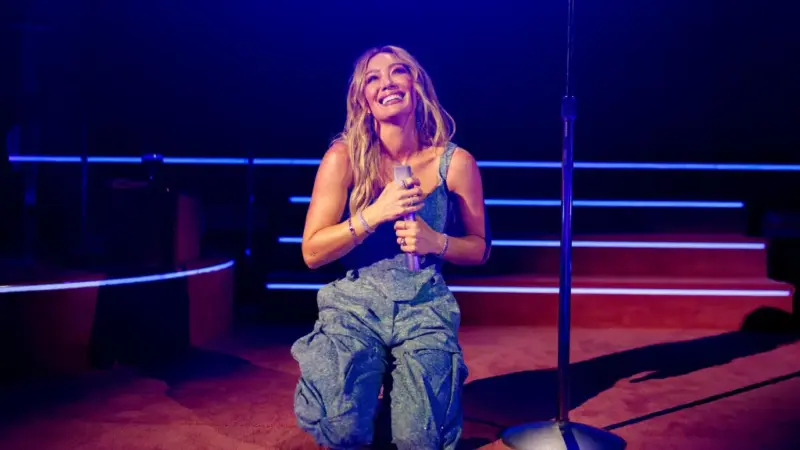 Hilary Duff anuncia turnê mundial durante show em Los Angeles