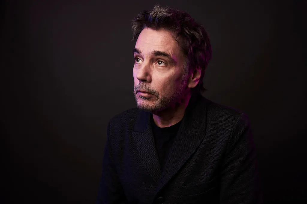 Jean-Michel Jarre relembra Ron McNair e solo de sax cancelado após tragédia do Challenger