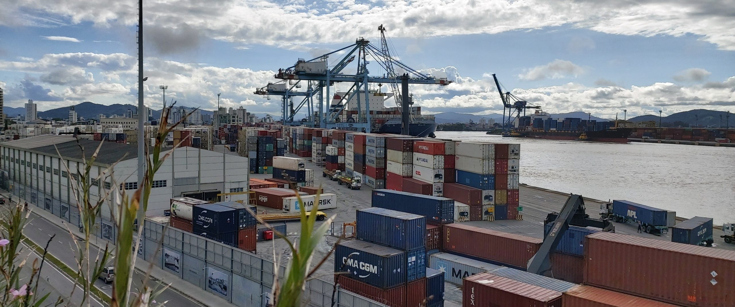 Porto de Itajaí lidera importações em 2025 com US$ 16,3 bilhões