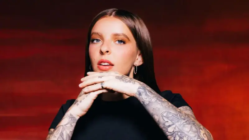 Young Miko integra festa da GLAAD na semana do Super Bowl 2026