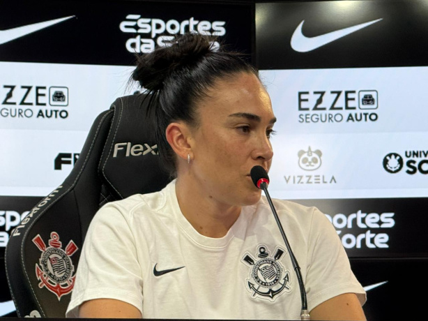 Zagueira Agustina Barroso reforça Corinthians, destaca peso da camisa e elogia elenco