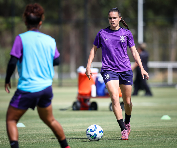 Corinthians embarca para Inglaterra com Ana Vitória e aponta equilíbrio no Mundial de Clubes Feminino