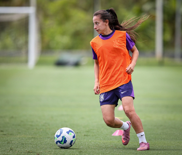 Corinthians contrata a primeira jogadora uruguaia do time feminino