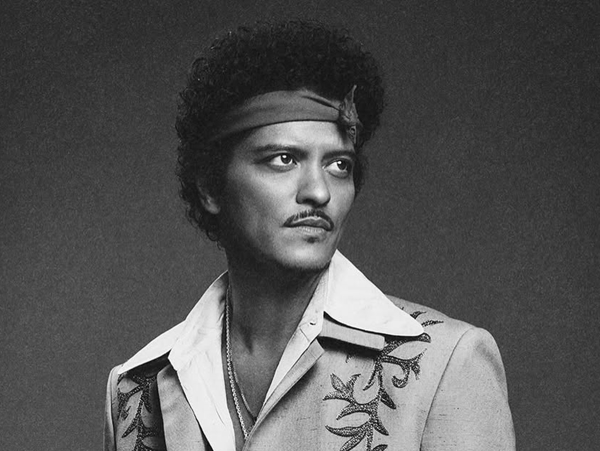 Bruno Mars rebate seguidor após crítica ao single “I Just Might”