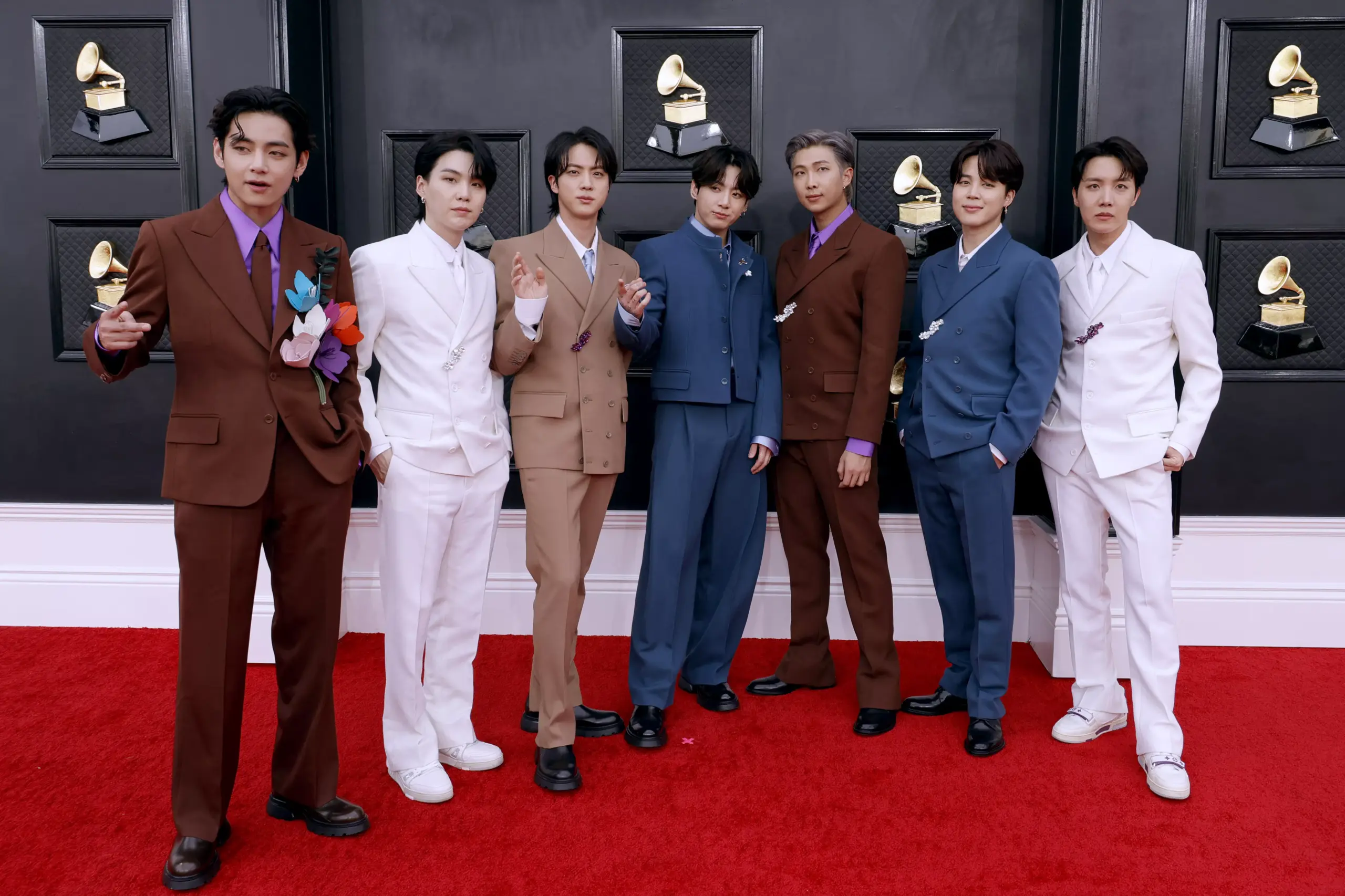 BTS anuncia turnê mundial de US$ 1 bilhão e retoma apresentações no Brasil após quatro anos
