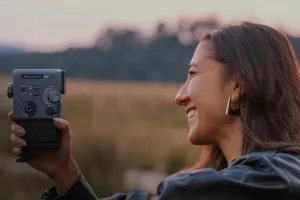 Fujifilm apresenta Instax Mini Evo Cinema com filtros temáticos e gravação de vídeos