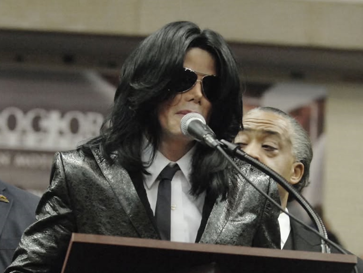Cinco irmãos acionam Justiça contra Michael Jackson por abuso sexual e demandam R$1 bilhão