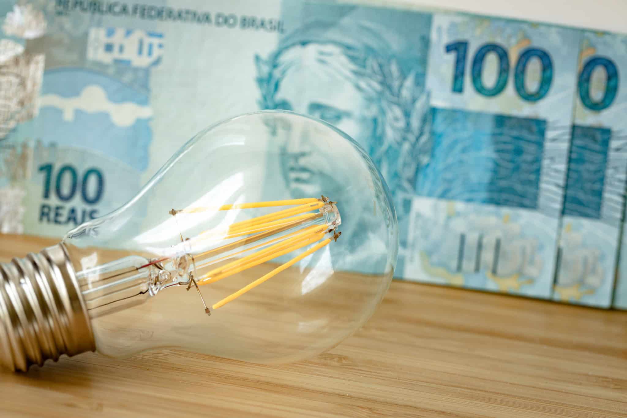 Conta de luz começa 2026 sem cobrança extra e Aneel divulga calendário