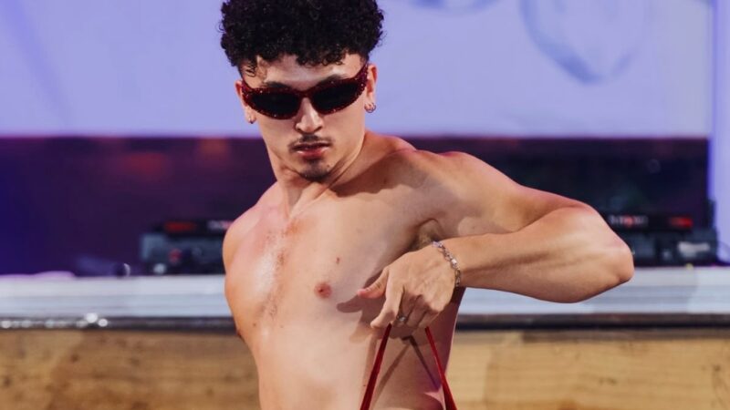 Dançarino Riquencio provoca Matheus em festa do BBB 26