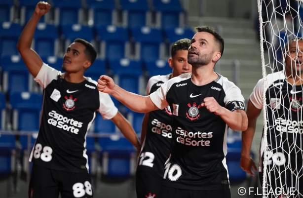Deives se despede oficialmente do Corinthians após amistoso no Japão