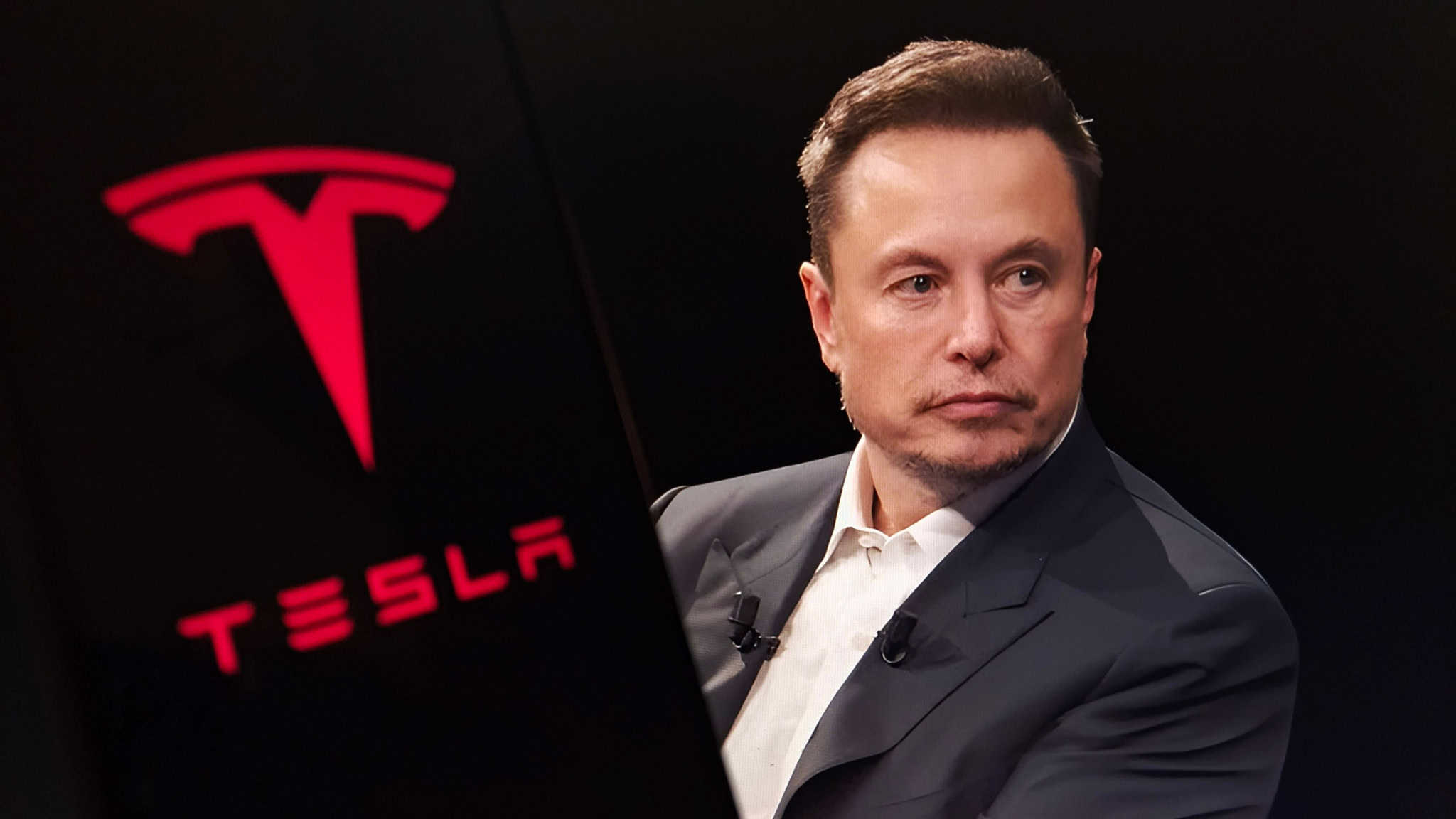 Tesla encerra venda vitalícia do Full Self-Driving e passa a cobrar assinatura