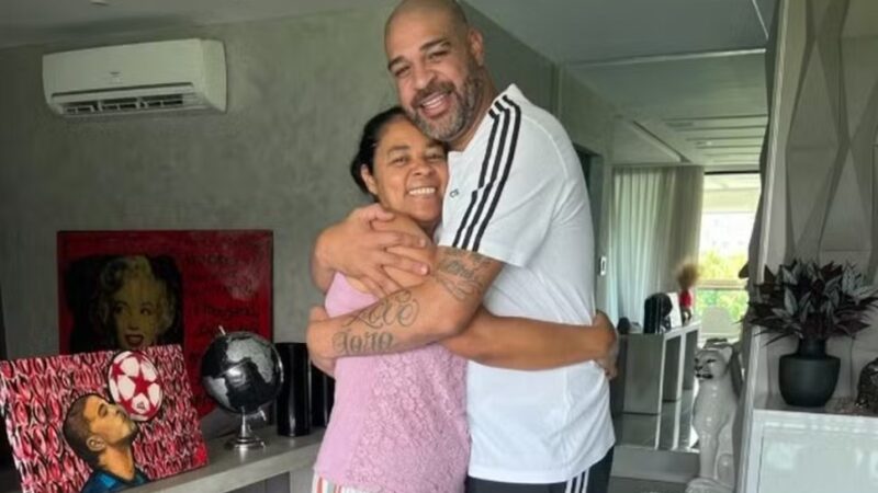Adriano Imperador denuncia golpe de R$ 15 mil aplicado contra a mãe