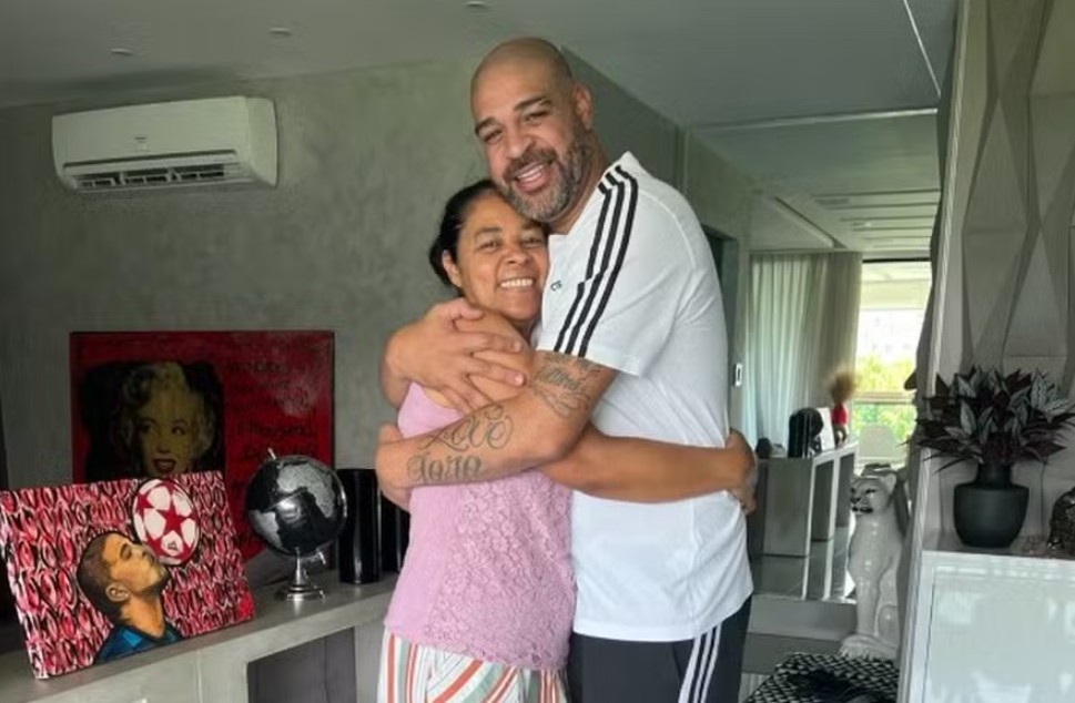 Adriano Imperador denuncia golpe de R$ 15 mil aplicado contra a mãe
