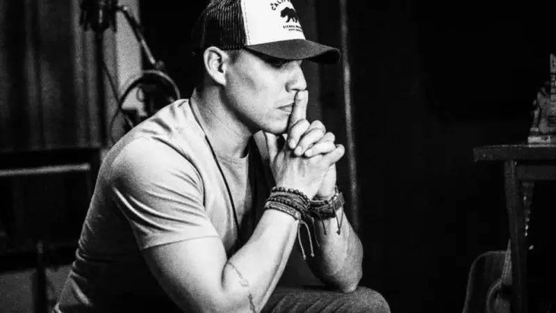 Cantor Fabrício Marins lança single “Sou Grato” em 30 de janeiro