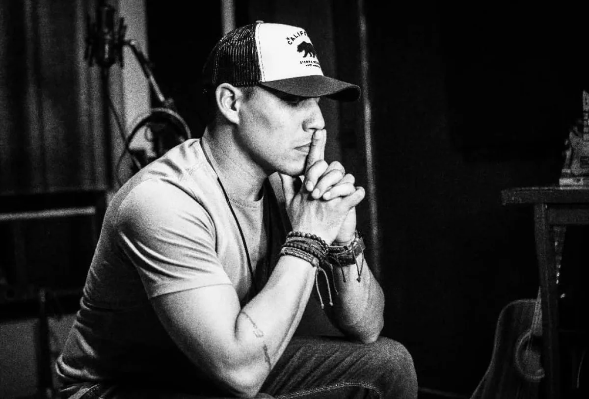 Cantor Fabrício Marins lança single “Sou Grato” em 30 de janeiro
