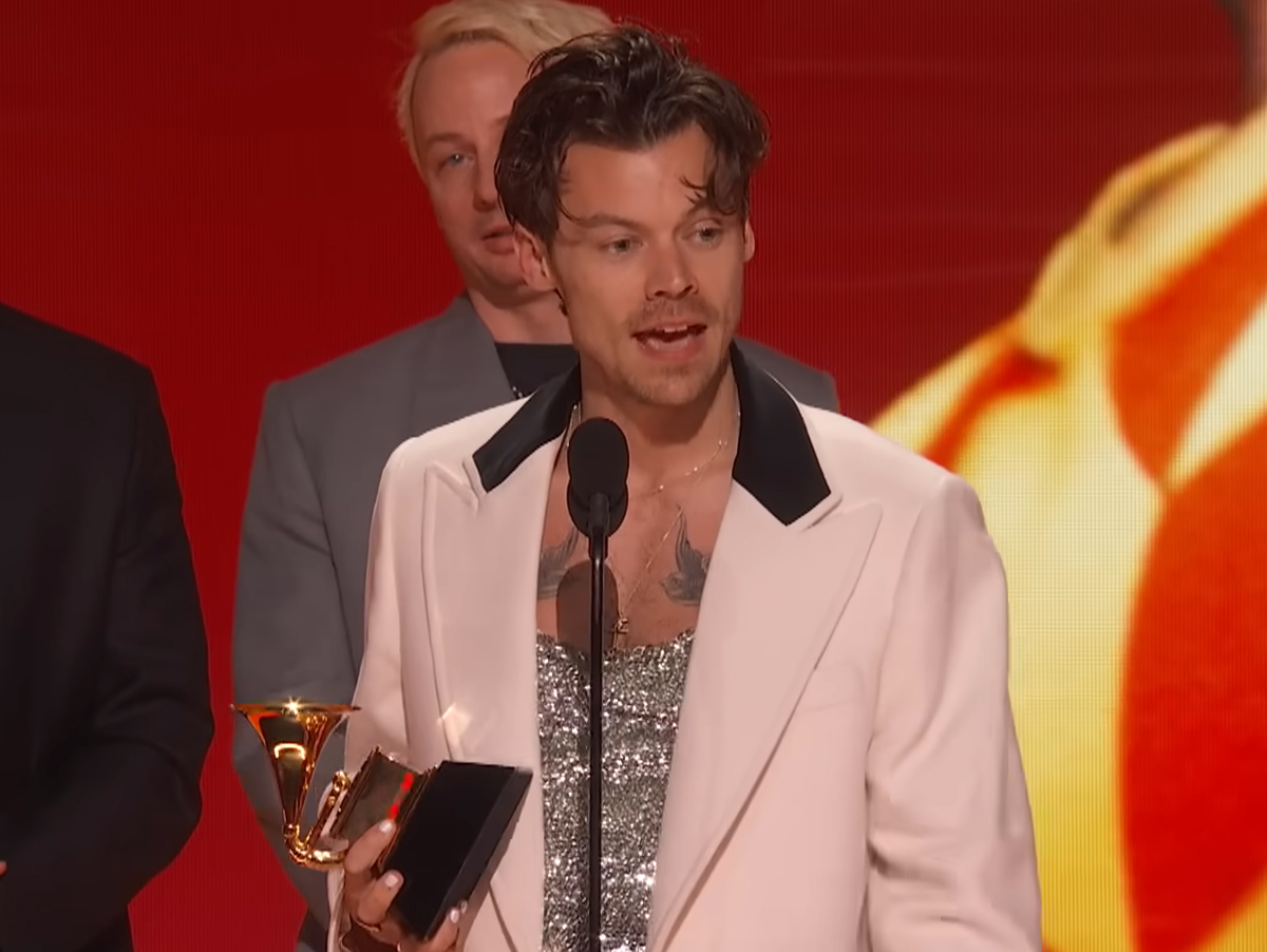 Harry Styles pode apresentar faixa inédita no Grammy, aponta site