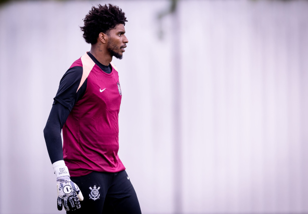 Hugo Souza vira dúvida para o Corinthians contra o Red Bull Bragantino após virose