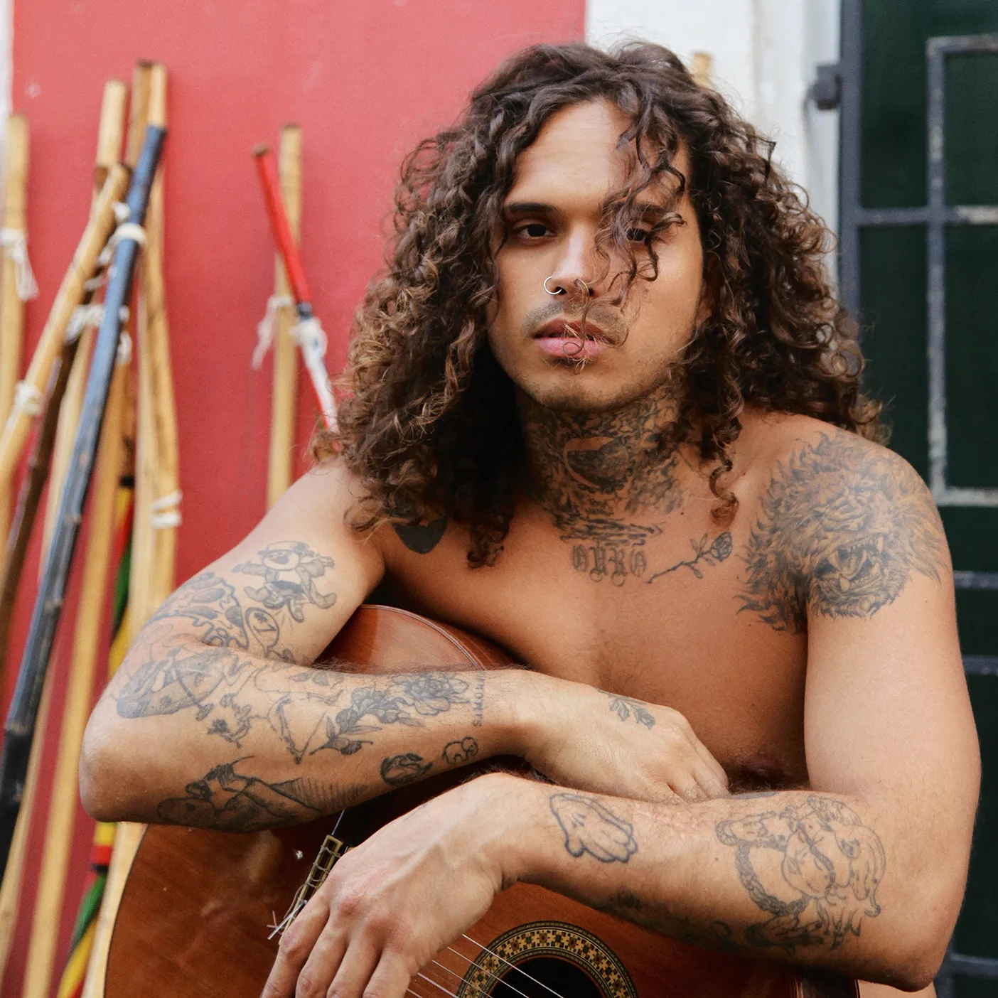 Vitão explora samba e R&B em novo EP ‘O que é amar?’