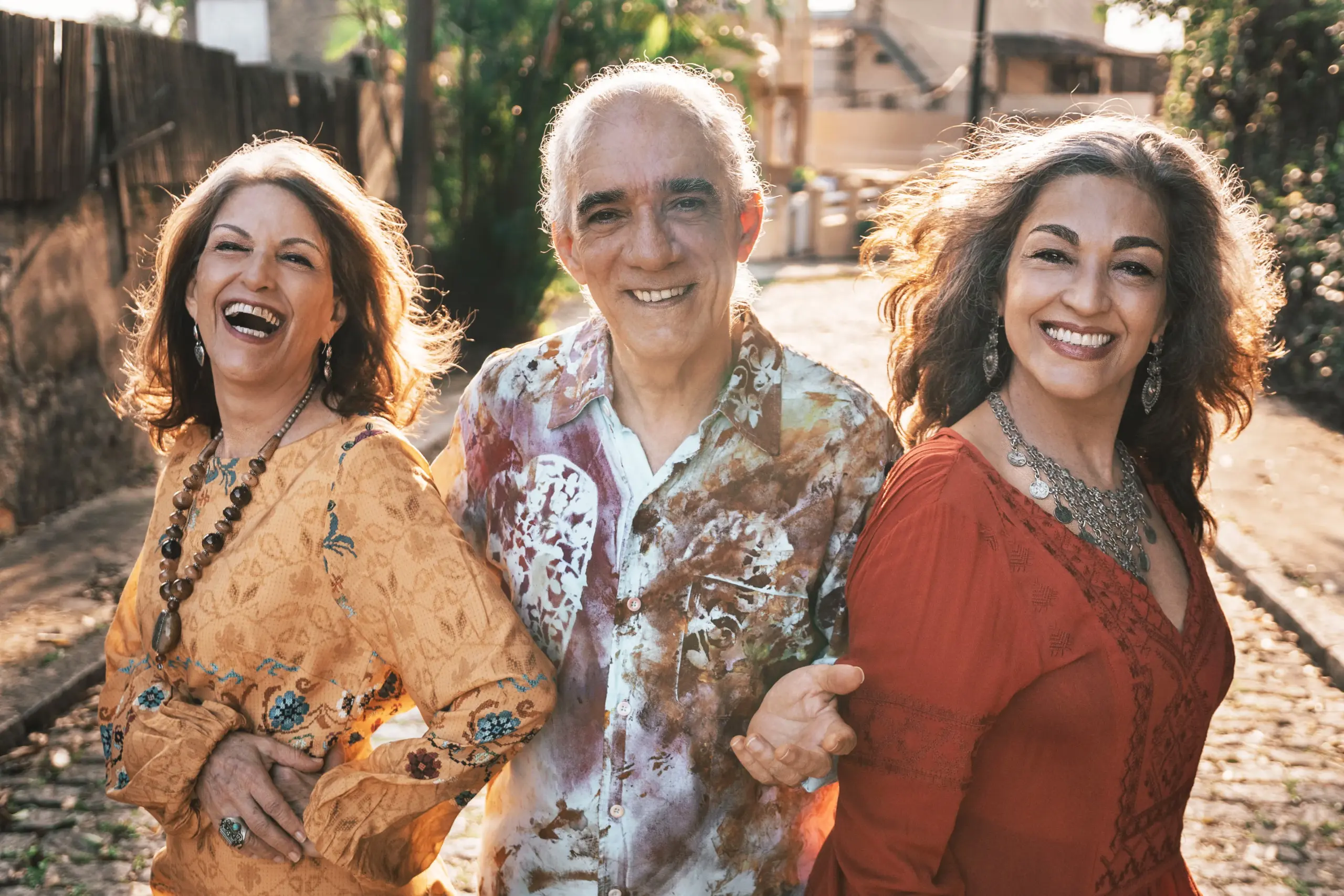Trio Janaju explora natureza e influências mineiras no álbum Lindeira