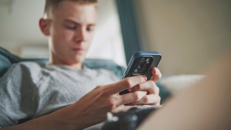 Julgamento histórico nos EUA pode responsabilizar redes sociais por danos a jovens