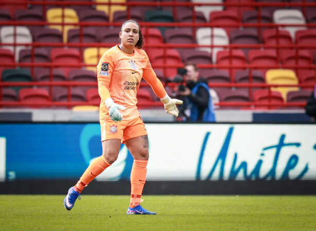 Lelê exalta eficiência do Corinthians contra Gotham e repudia desrespeito no Mundial Feminino