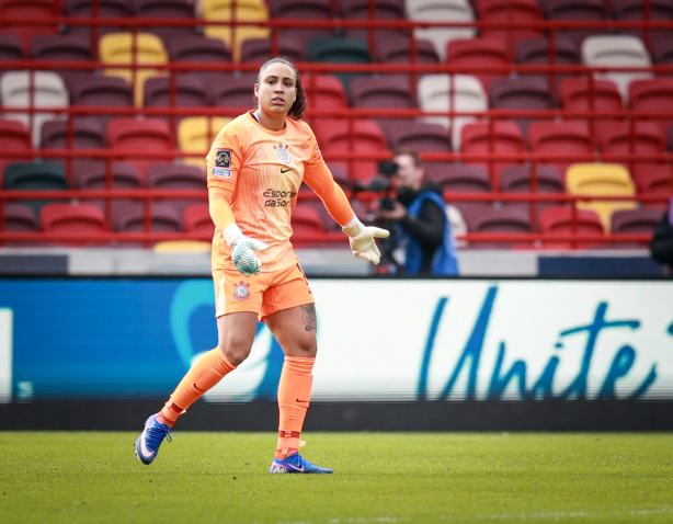 Lelê exalta eficiência do Corinthians contra Gotham e repudia desrespeito no Mundial Feminino