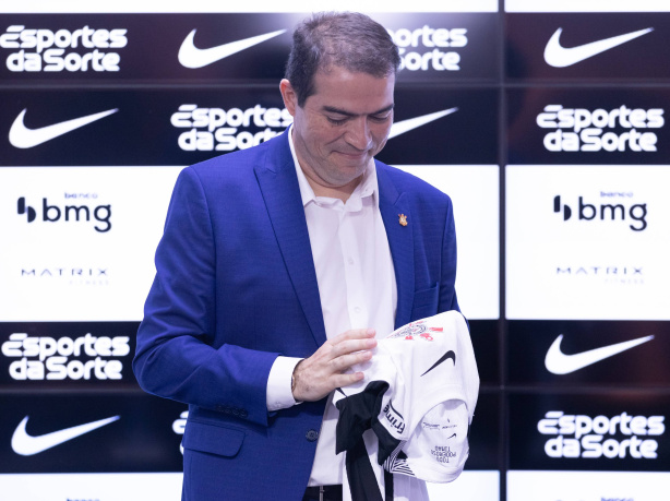 Corinthians anuncia prioridades para contratações em 2026 e lança enquete