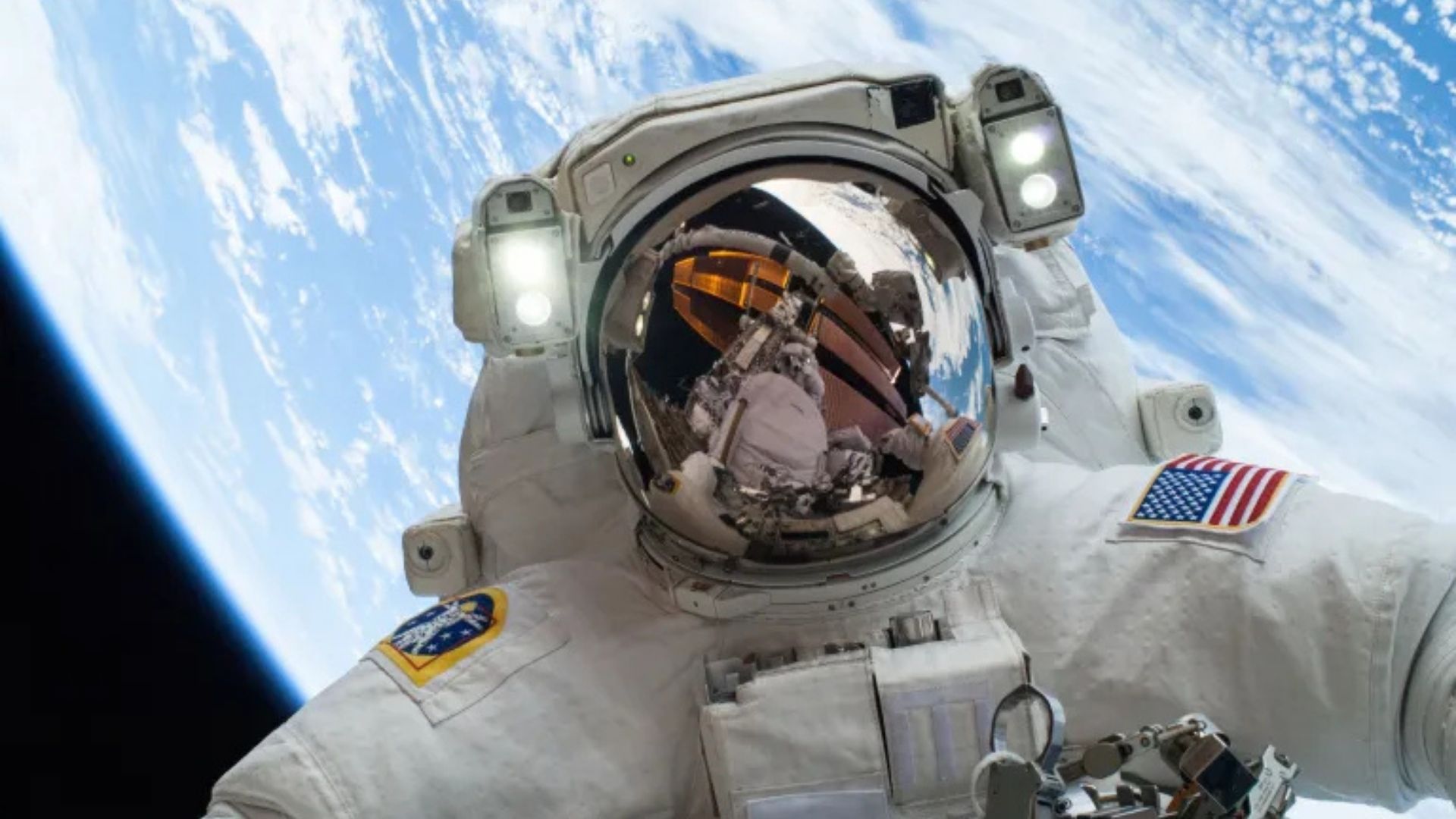 NASA antecipa retorno de quatro tripulantes da ISS por motivo médico