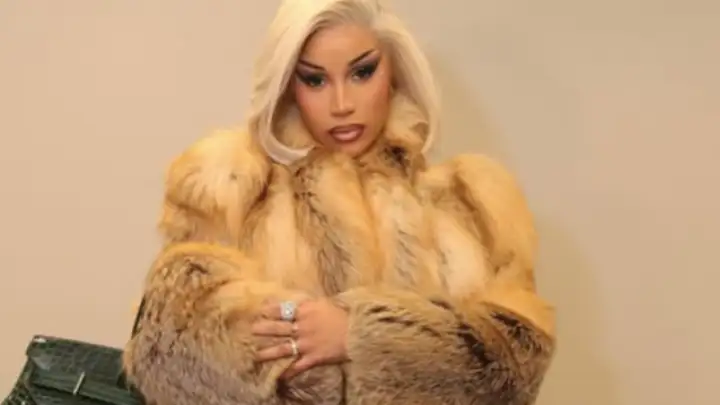 Cardi B rebate crítica em Spaces após internauta sugerir que ela abandone as redes e “aja como celebridade”