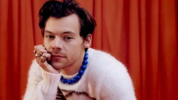 Harry Styles anuncia 12 shows em Wembley e supera recorde histórico