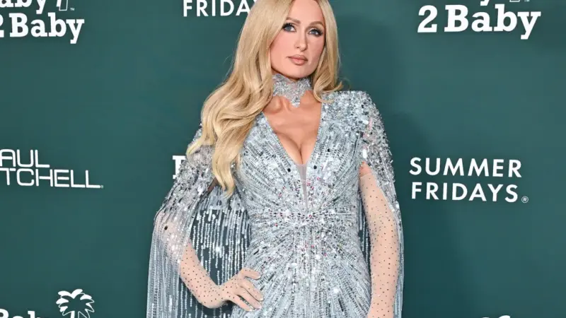 Paris Hilton sinaliza colaboração musical com Britney Spears