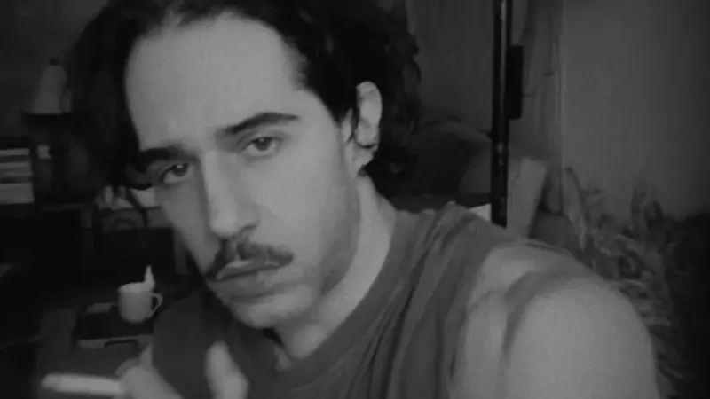 Thiago Pethit lança álbum com a trilha sonora do thriller gay “Ato noturno”