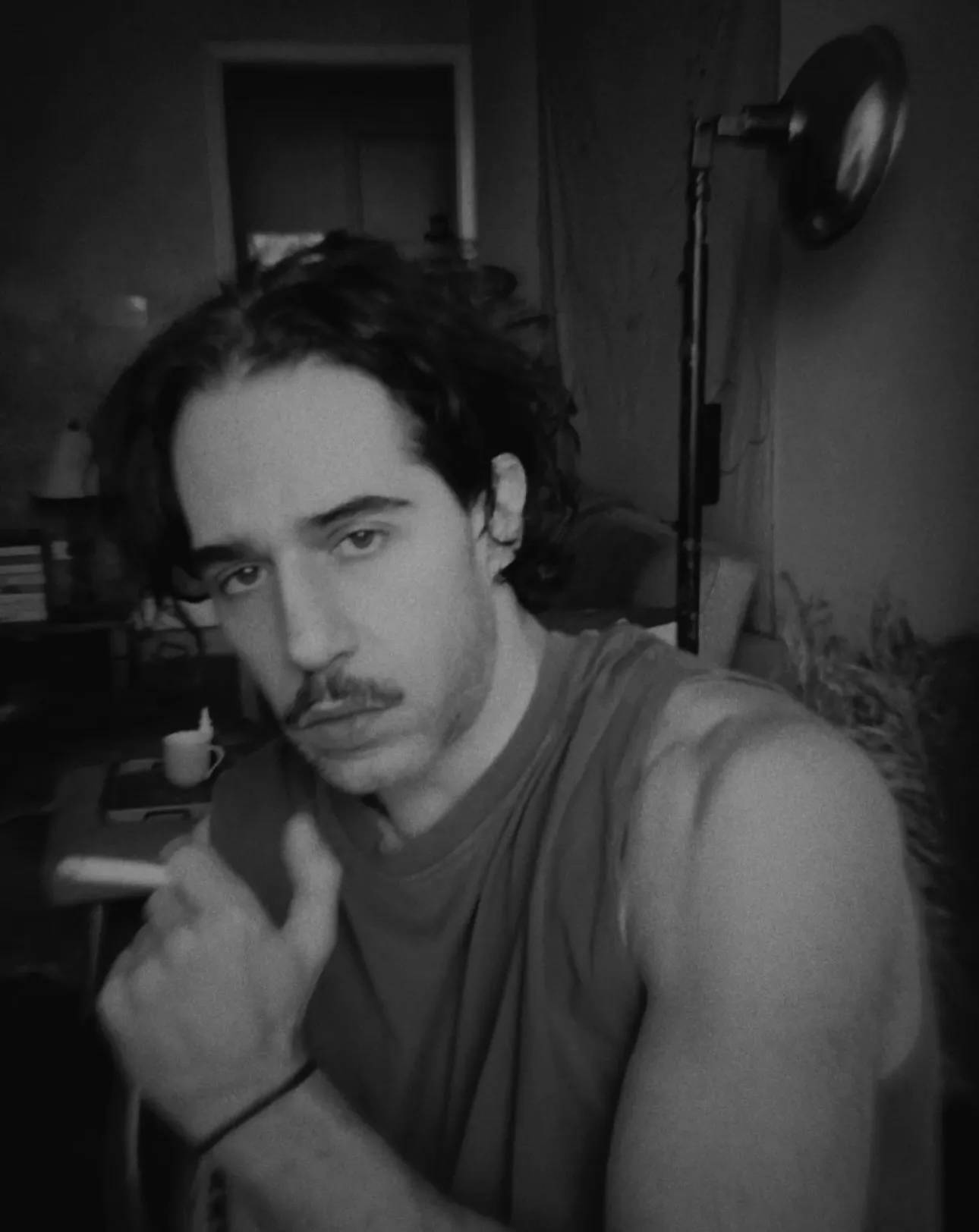 Thiago Pethit lança álbum com a trilha sonora do thriller gay “Ato noturno”