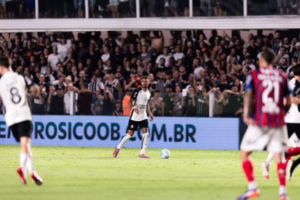 Volante Raniele lamenta estreia negativa e solicita reação na Supercopa