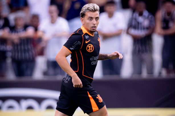 Corinthians encaminha empréstimo do volante Ryan ao Fortaleza