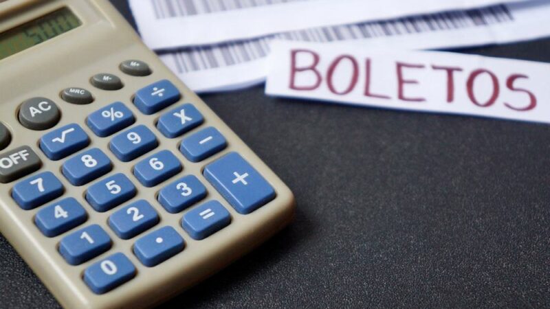 Pagar IPVA à vista ou parcelado: descubra qual opção vale mais a pena