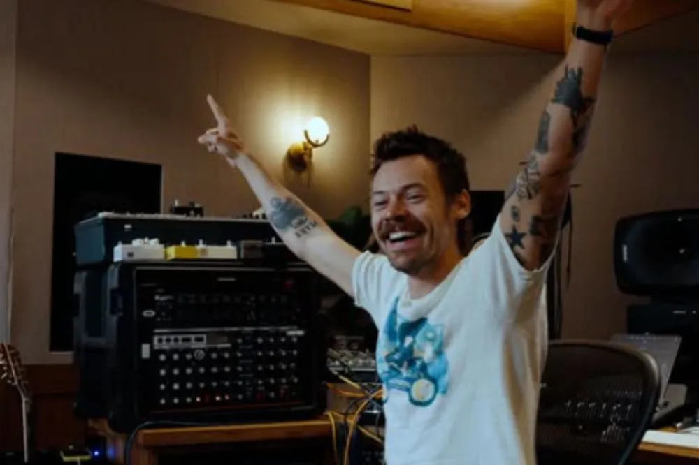 Harry Styles explora vulnerabilidade e amor em “Aperture”