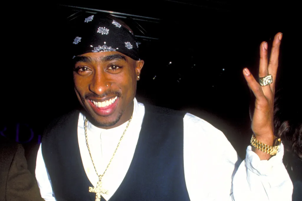 Primeiro-grader surpreende plateia com rap completo de 2Pac em show de talentos