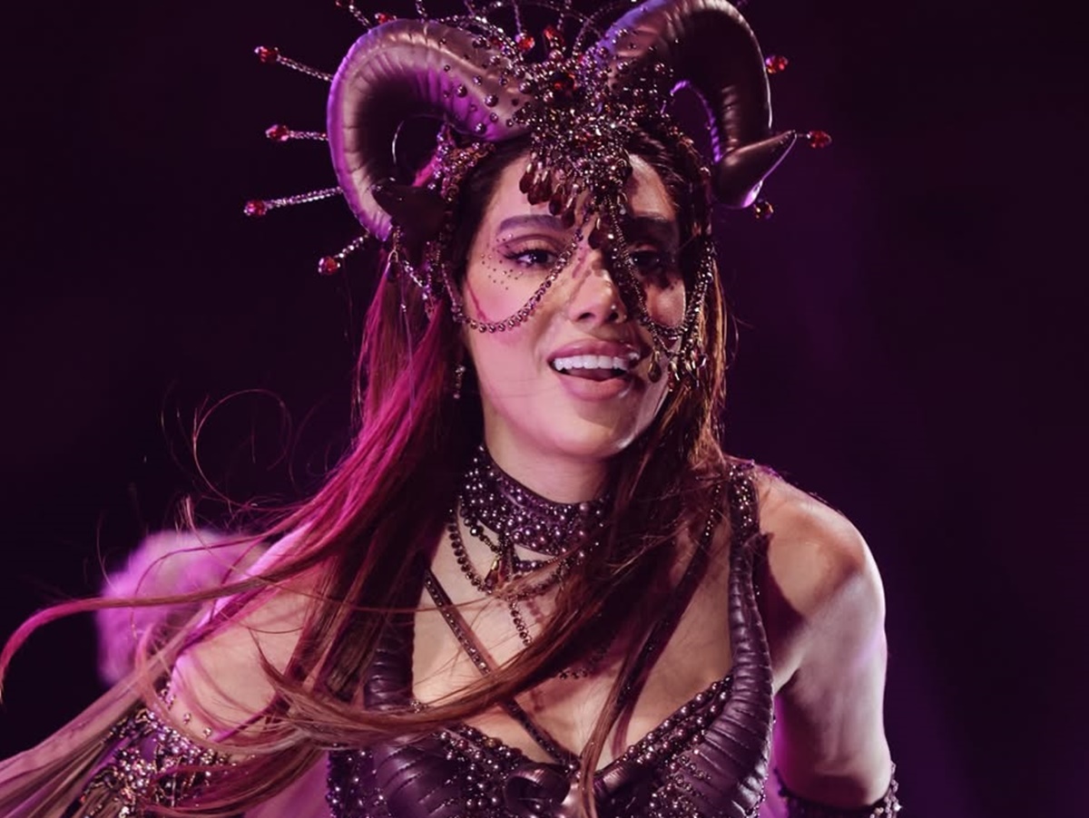 Anitta rebate crítica de fã sobre desânimo em show de Belém