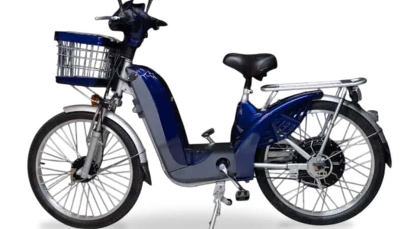 Nova regulamentação de 2026 estabelece CNH e placa para certos veículos elétricos de duas rodas