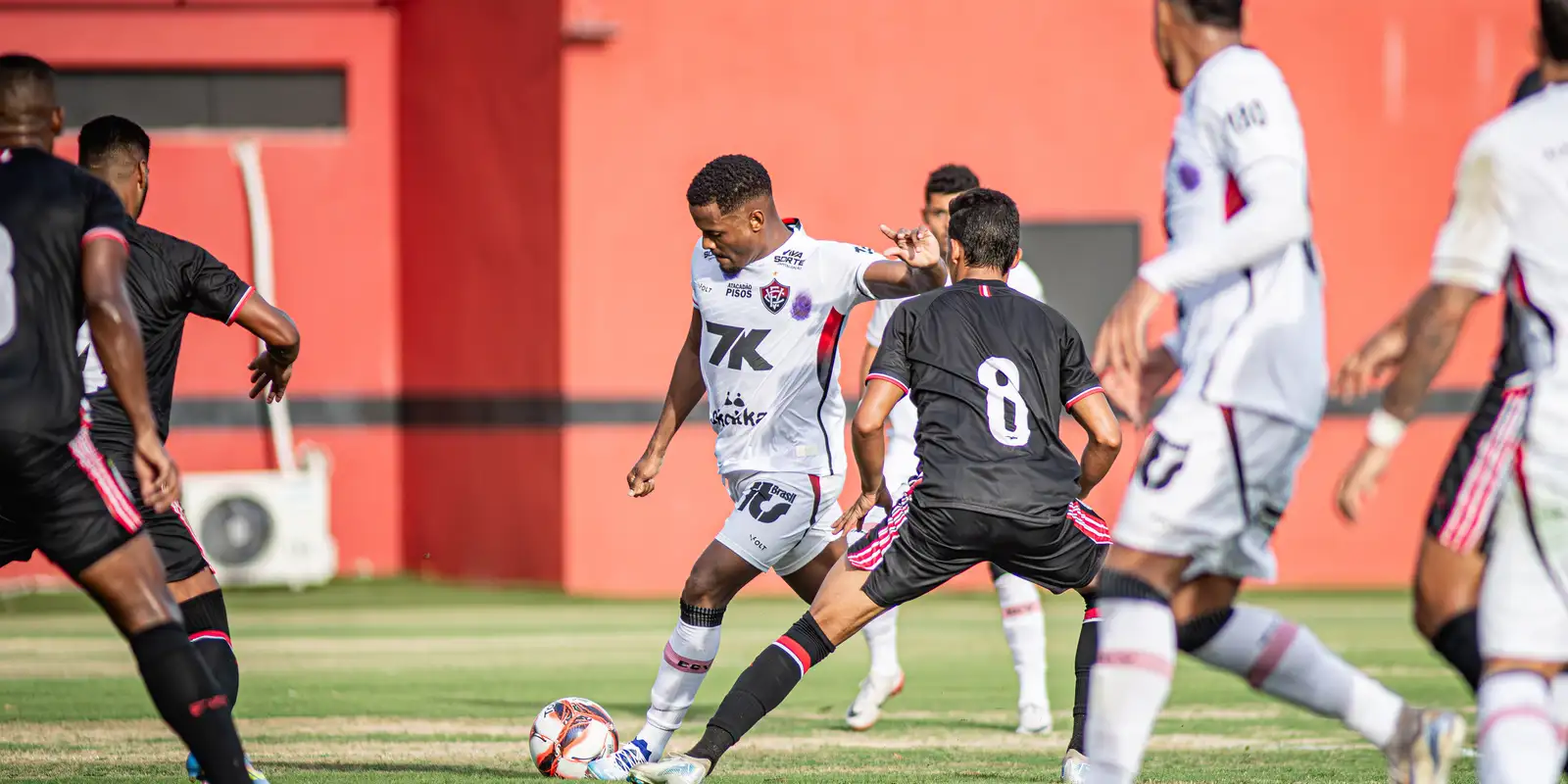 Vitória e Atlético-BA ficam no empate sem gols na abertura do Baianão