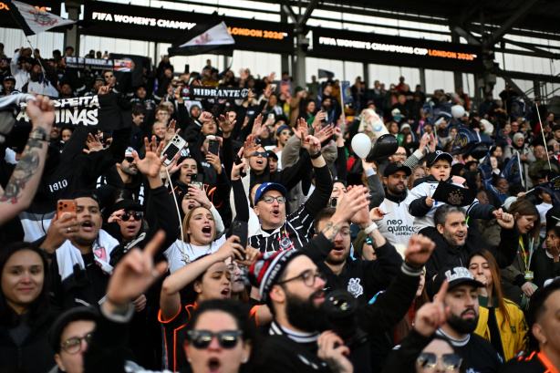 Corinthians avança à final da Copa das Campeãs da Fifa e volante enaltece força da Fiel
